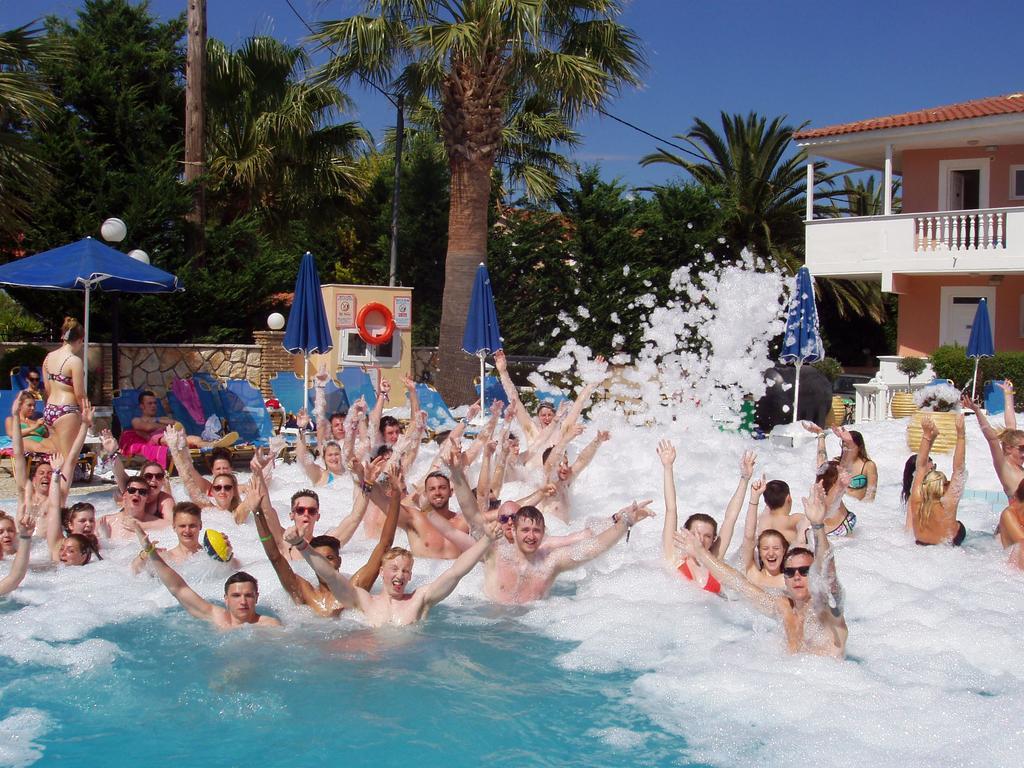 לגאנאס Paradise Apartments מראה חיצוני תמונה